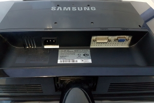 Монитор Samsung SyncMaster P2250