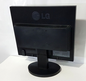 Монитор LG Flatron L1753S black